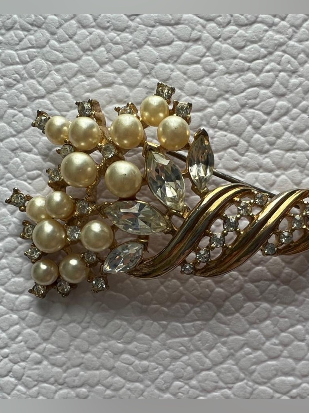Vintage Trifari Alfred Philippe 1952 Pat. Pend. Faux Pearl Rhinestone Pin Brooch - Picture 7 of 9